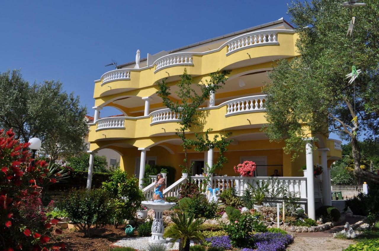 Apartments Dandelion Biograd Na Moru Esterno foto